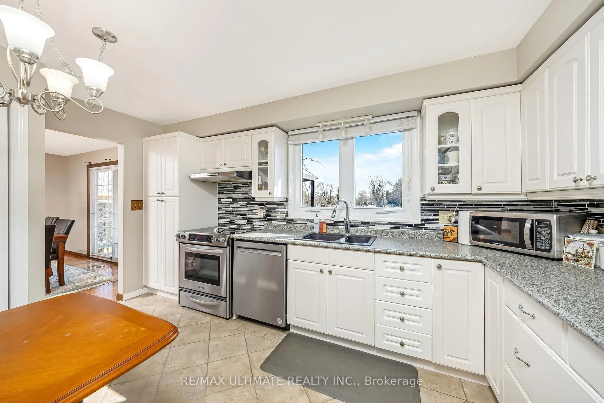 Photo 17 of 54 Debora Drive, Grimsby, Grimsby East — HOMEH