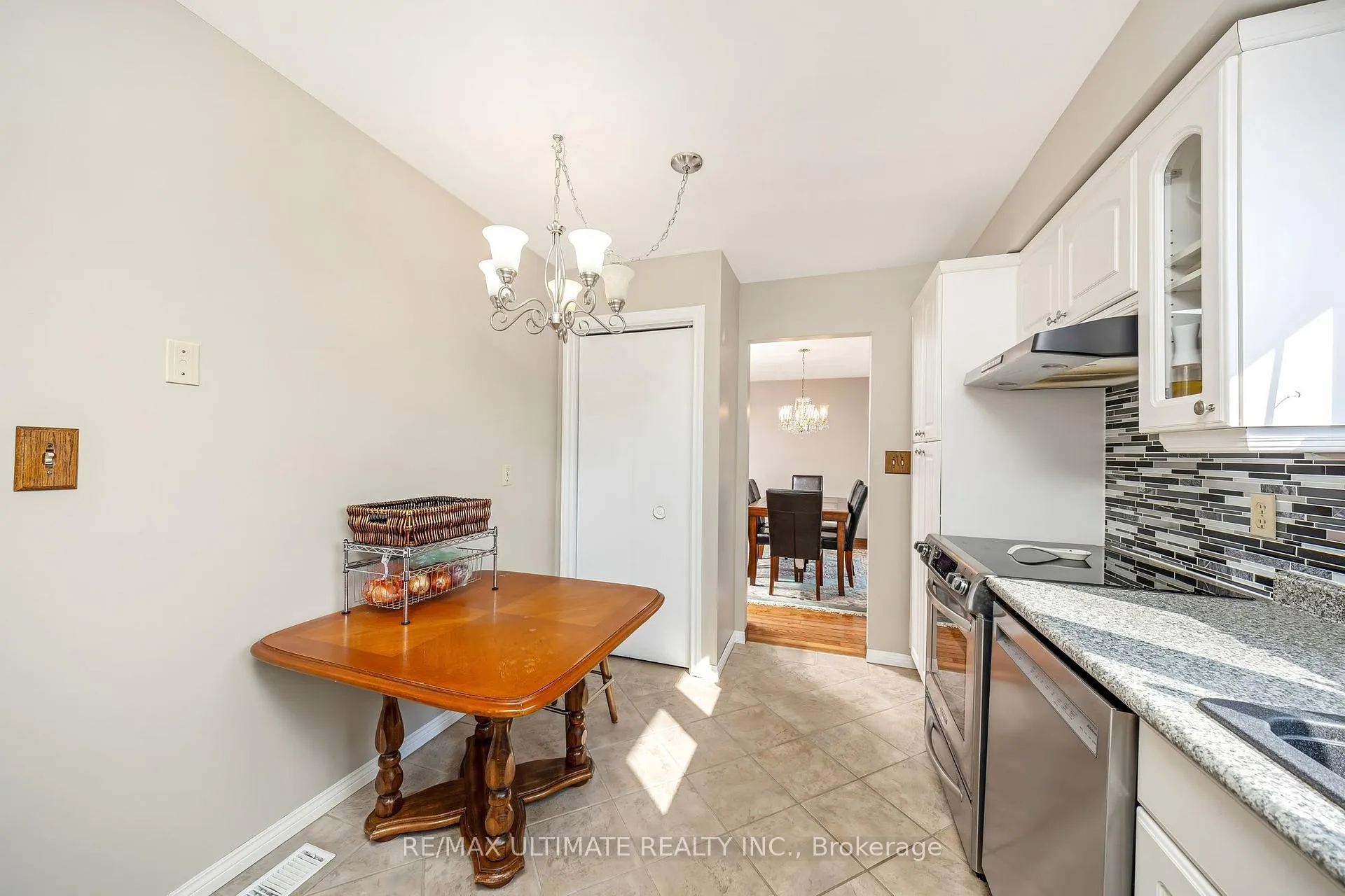 Photo 18 of 54 Debora Drive, Grimsby, Grimsby East — HOMEH