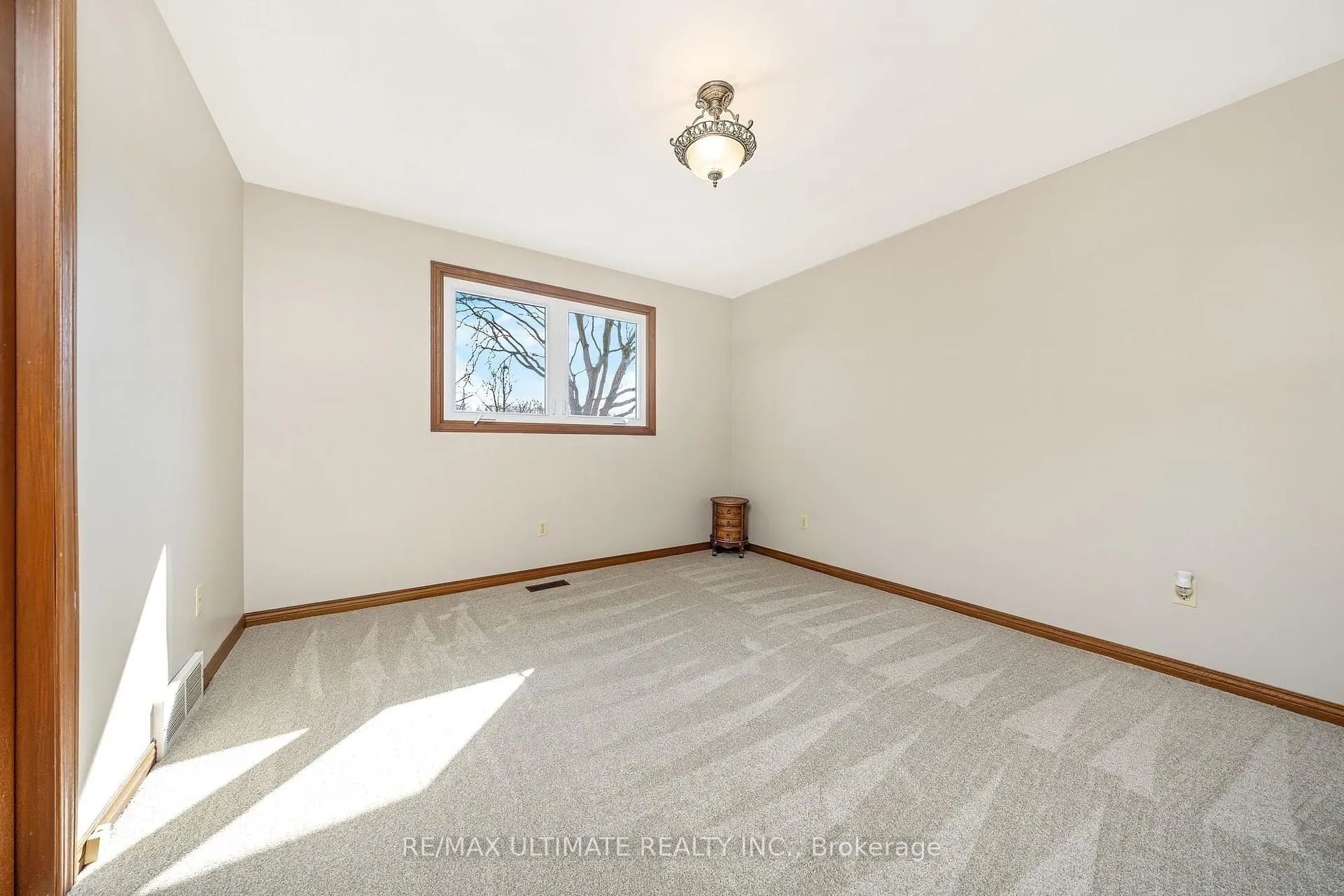 Photo 20 of 54 Debora Drive, Grimsby, Grimsby East — HOMEH