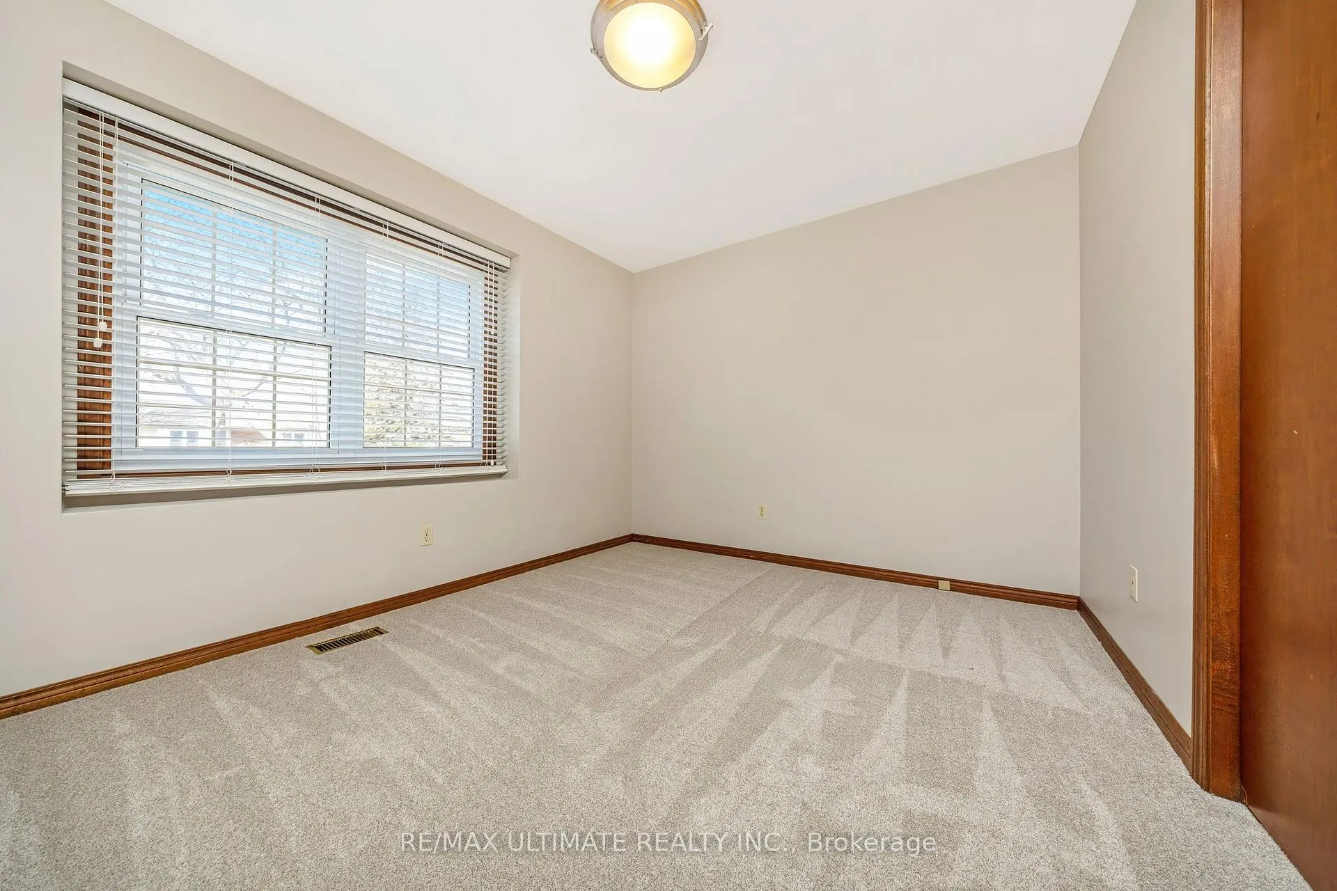 Photo 22 of 54 Debora Drive, Grimsby, Grimsby East — HOMEH