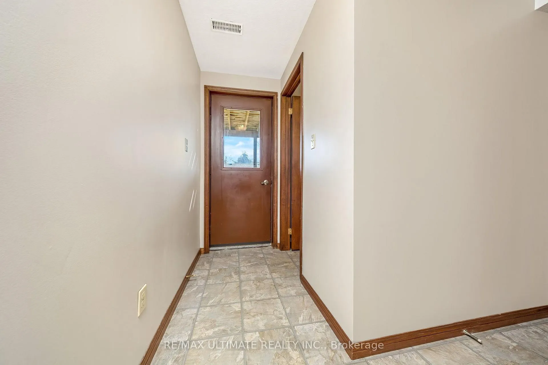 Photo 31 of 54 Debora Drive, Grimsby, Grimsby East — HOMEH