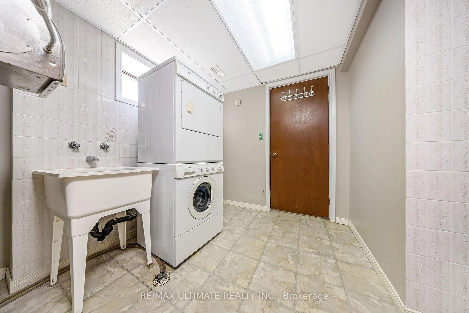 Photo 33 of 54 Debora Drive, Grimsby, Grimsby East — HOMEH