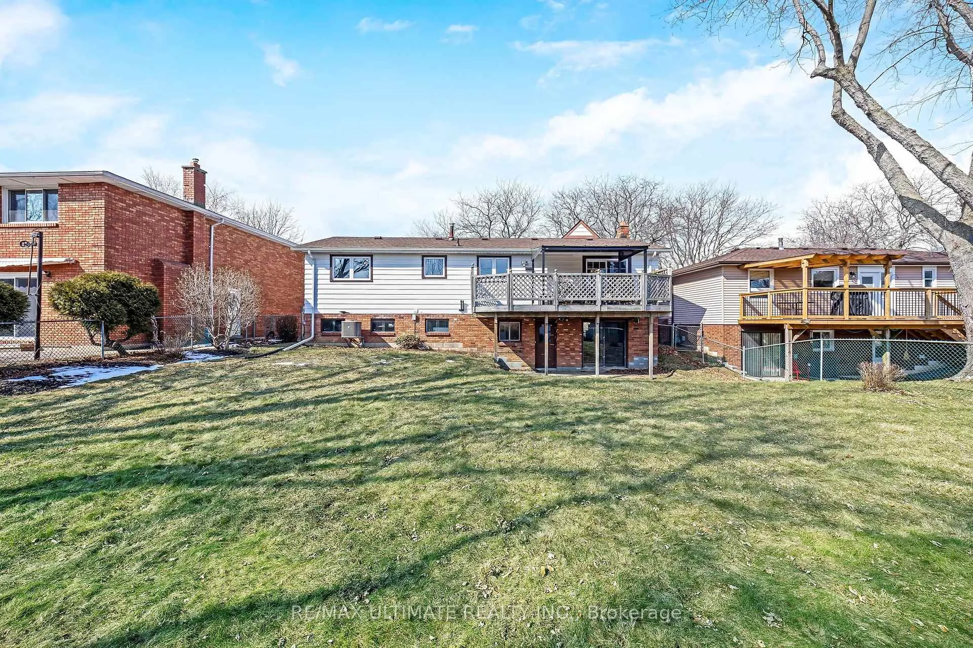 Photo 40 of 54 Debora Drive, Grimsby, Grimsby East — HOMEH
