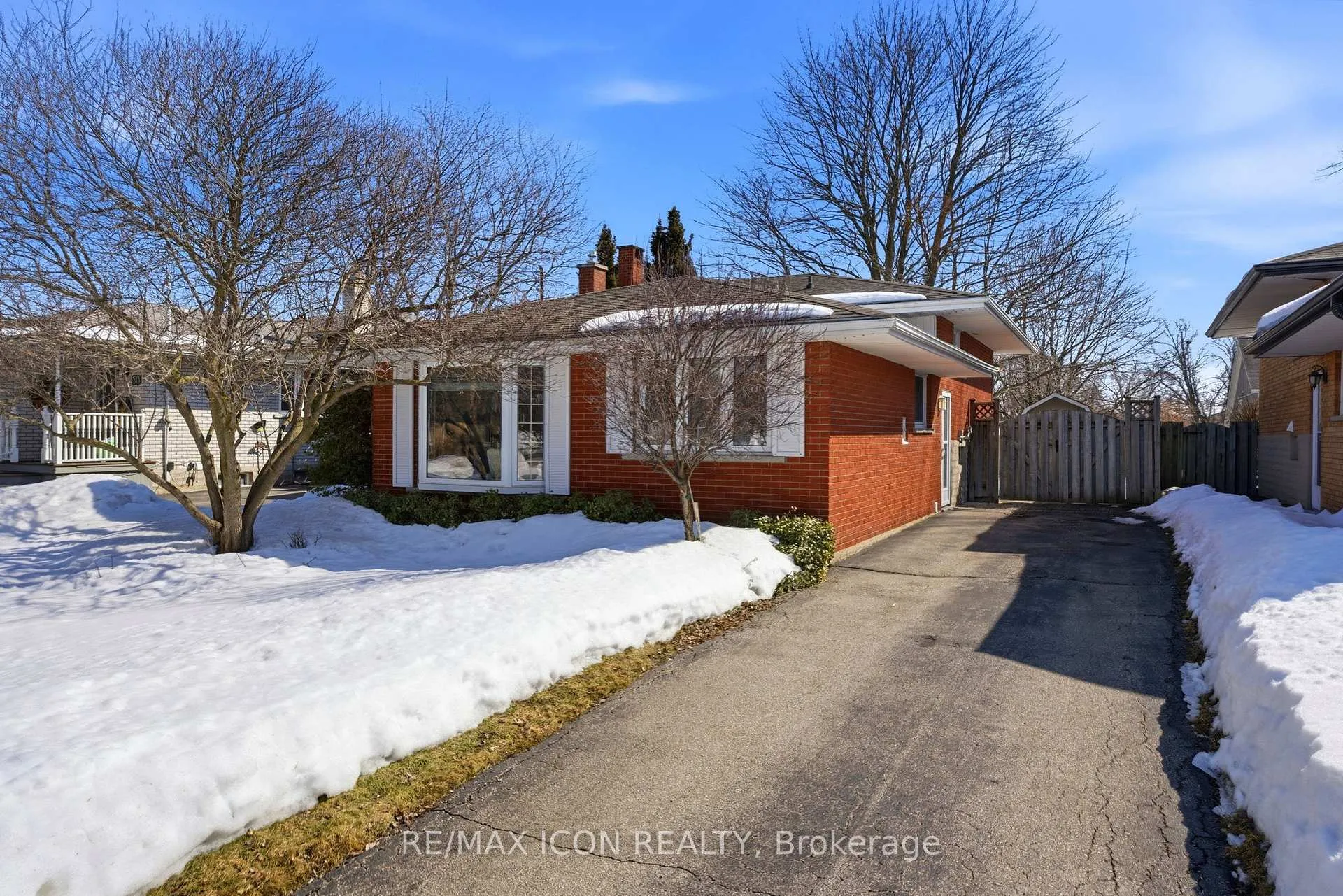 Photo 2 of 54 Duncairn Avenue, Kitchener — HOMEH