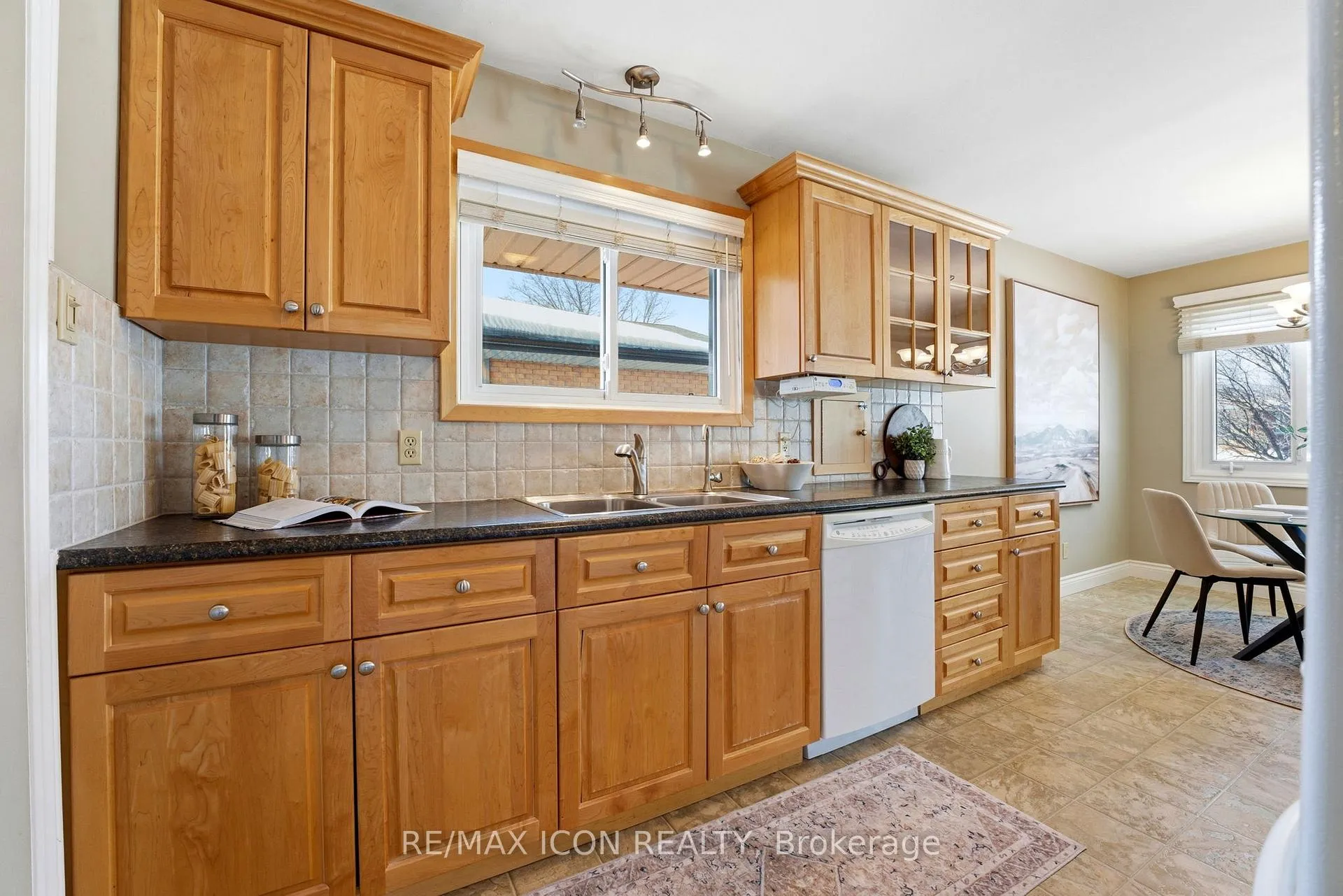 Photo 8 of 54 Duncairn Avenue, Kitchener — HOMEH