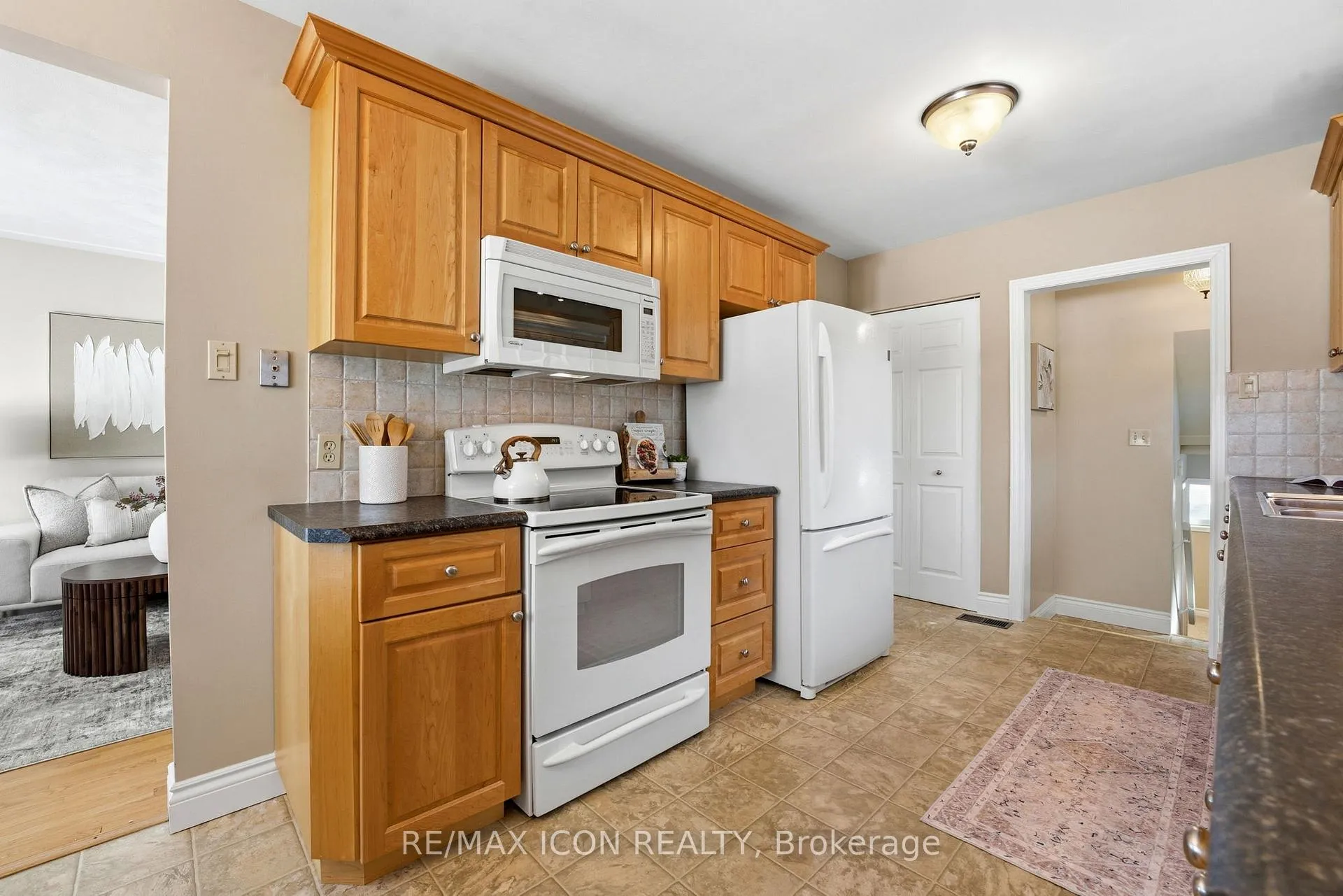 Photo 10 of 54 Duncairn Avenue, Kitchener — HOMEH