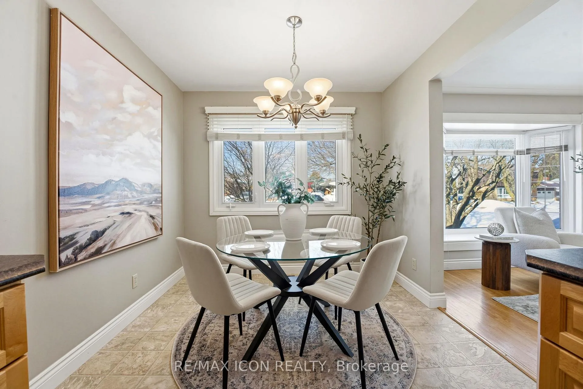 Photo 11 of 54 Duncairn Avenue, Kitchener — HOMEH