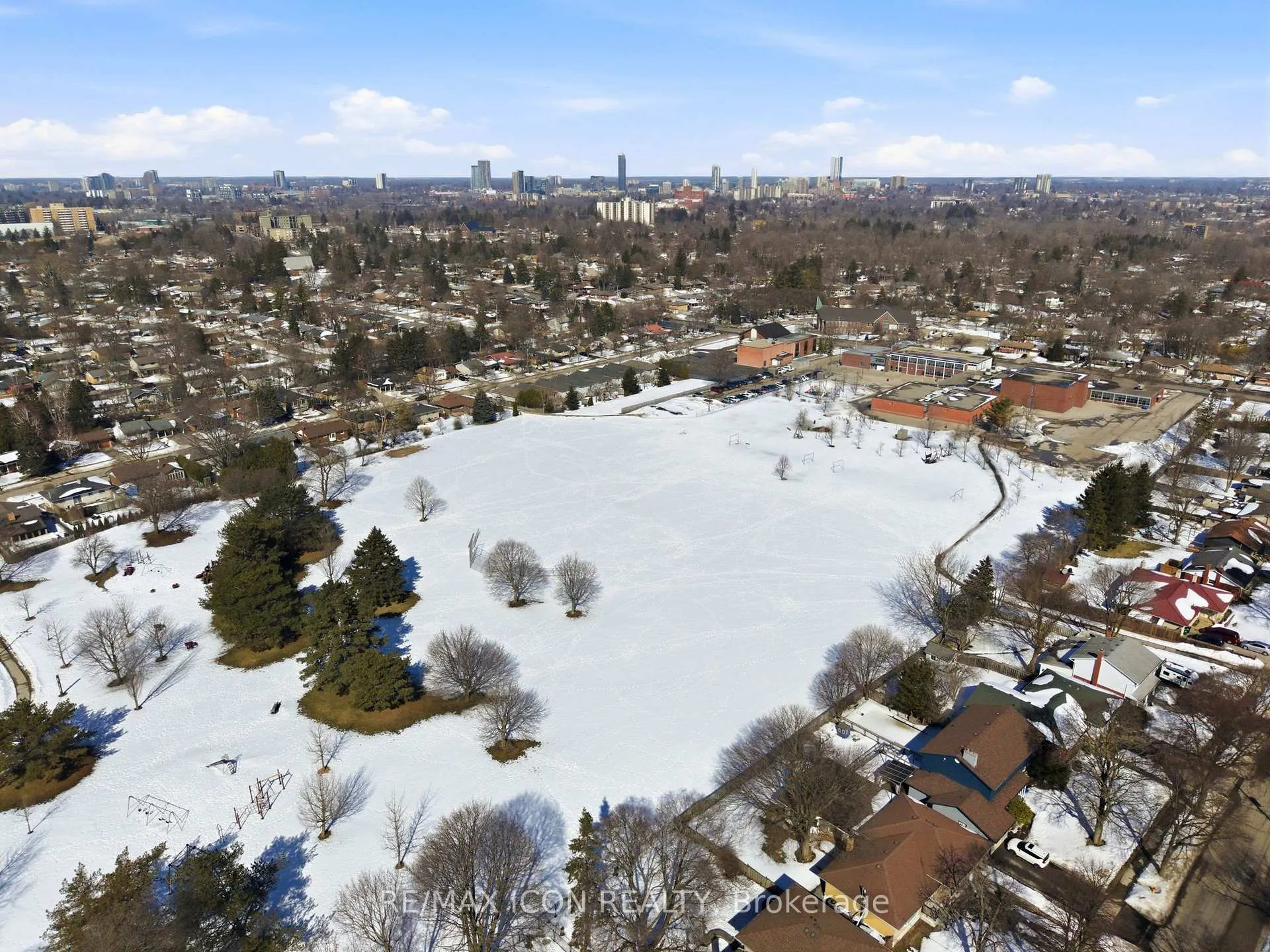 Photo 31 of 54 Duncairn Avenue, Kitchener — HOMEH