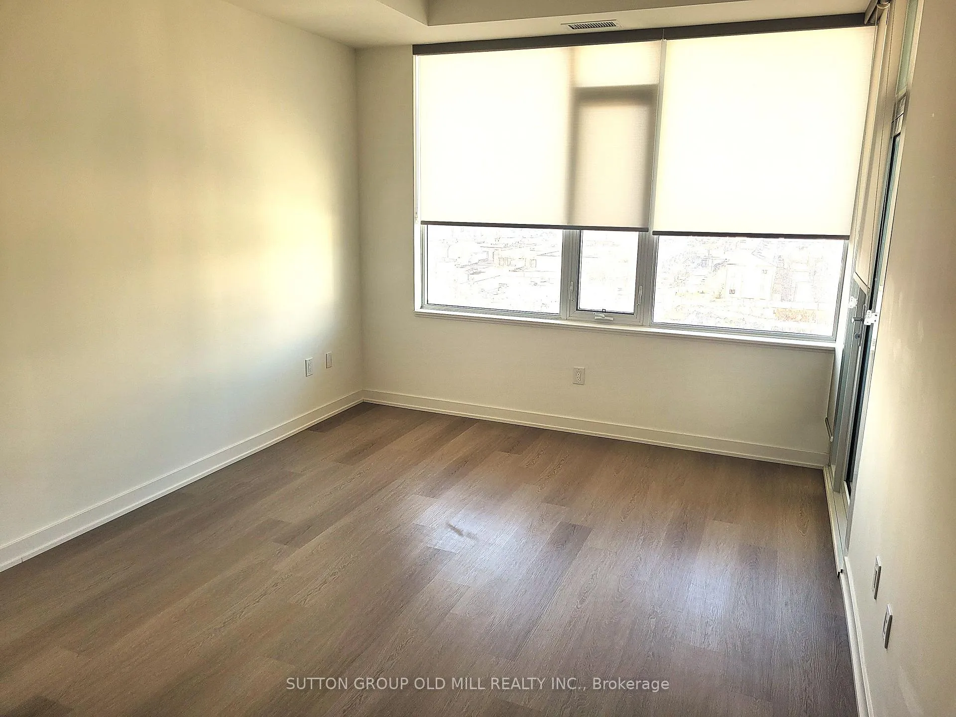 Photo 4 of Unit 806, 859 The Queensway, Etobicoke, Stonegate-Queensway — HOMEH