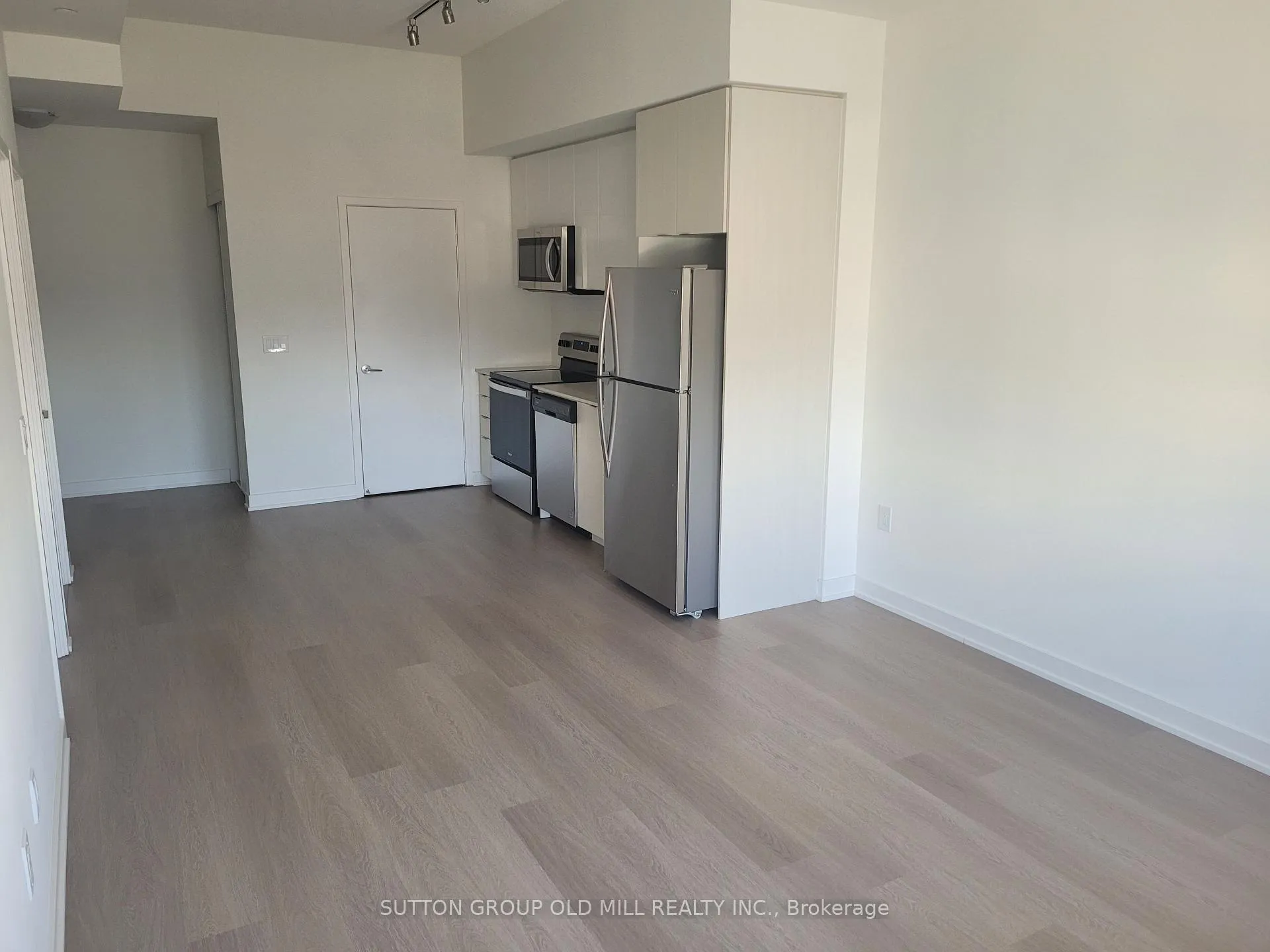 Photo 6 of Unit 806, 859 The Queensway, Etobicoke, Stonegate-Queensway — HOMEH