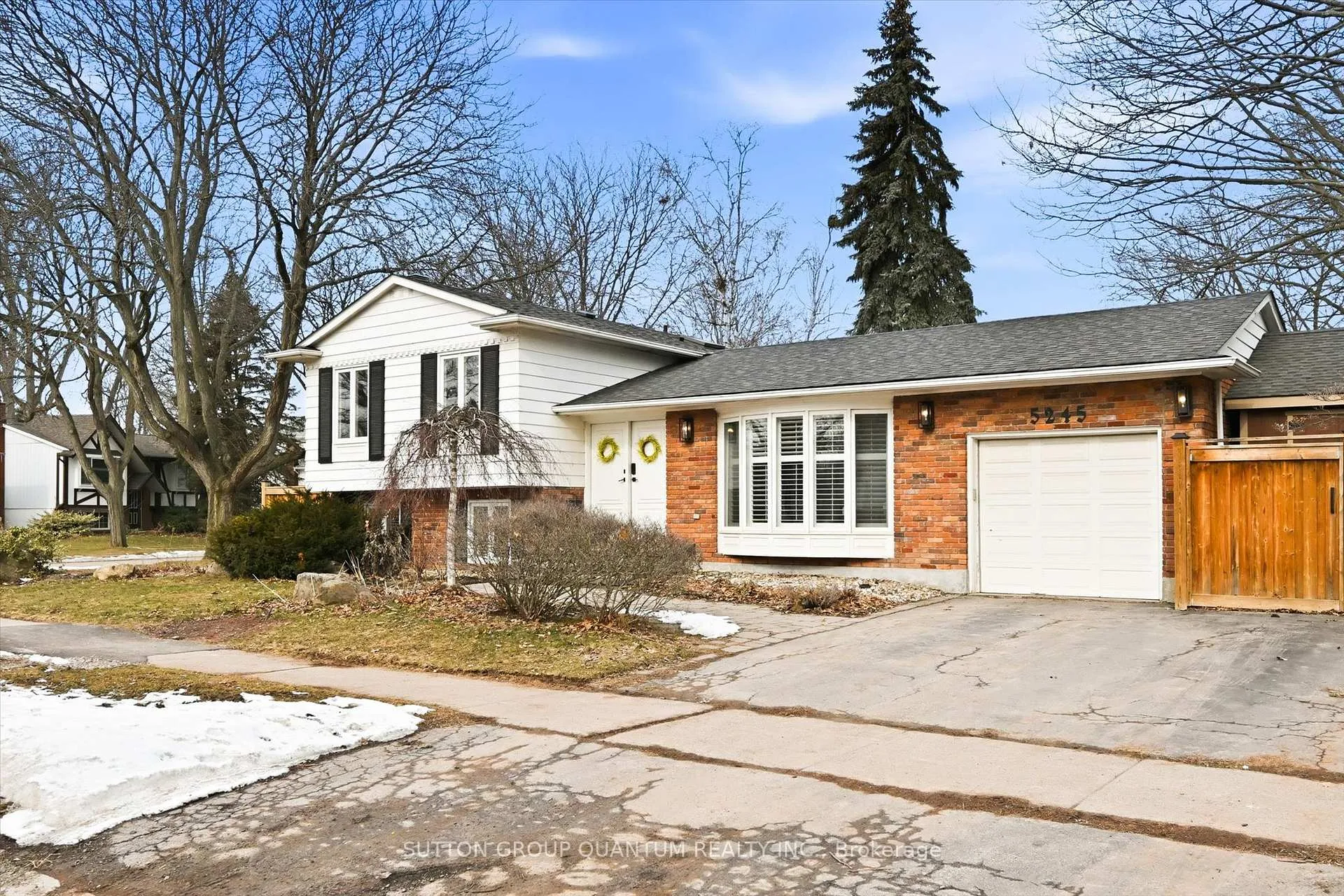 Photo 2 of 5245 Bromley Road, Burlington, Appleby — HOMEH