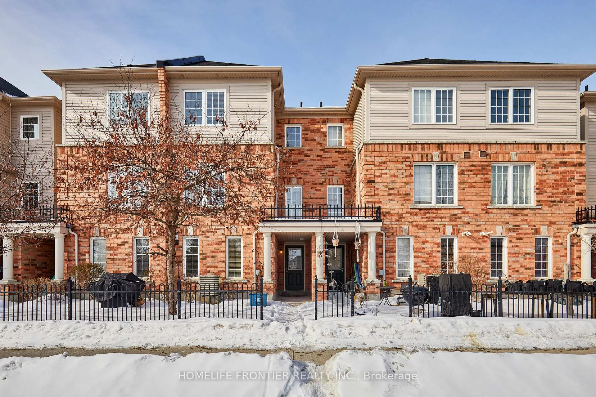 Photo 1 of 42 Lander Crescent, Clarington, Bowmanville — HOMEH