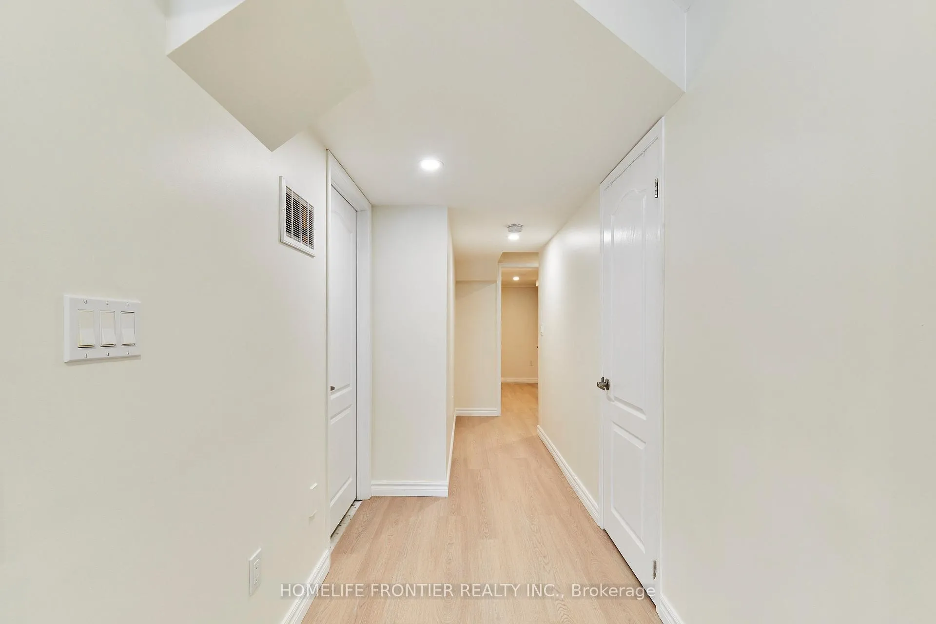 Photo 17 of 42 Lander Crescent, Clarington, Bowmanville — HOMEH