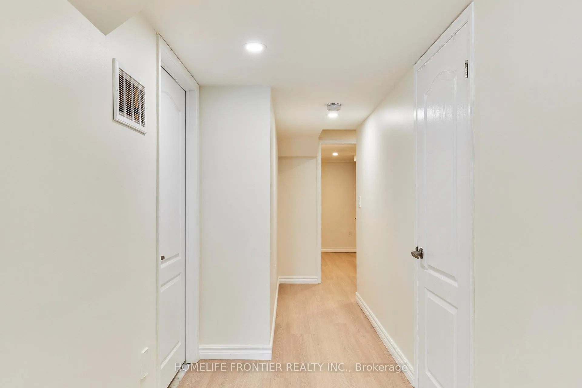Photo 18 of 42 Lander Crescent, Clarington, Bowmanville — HOMEH