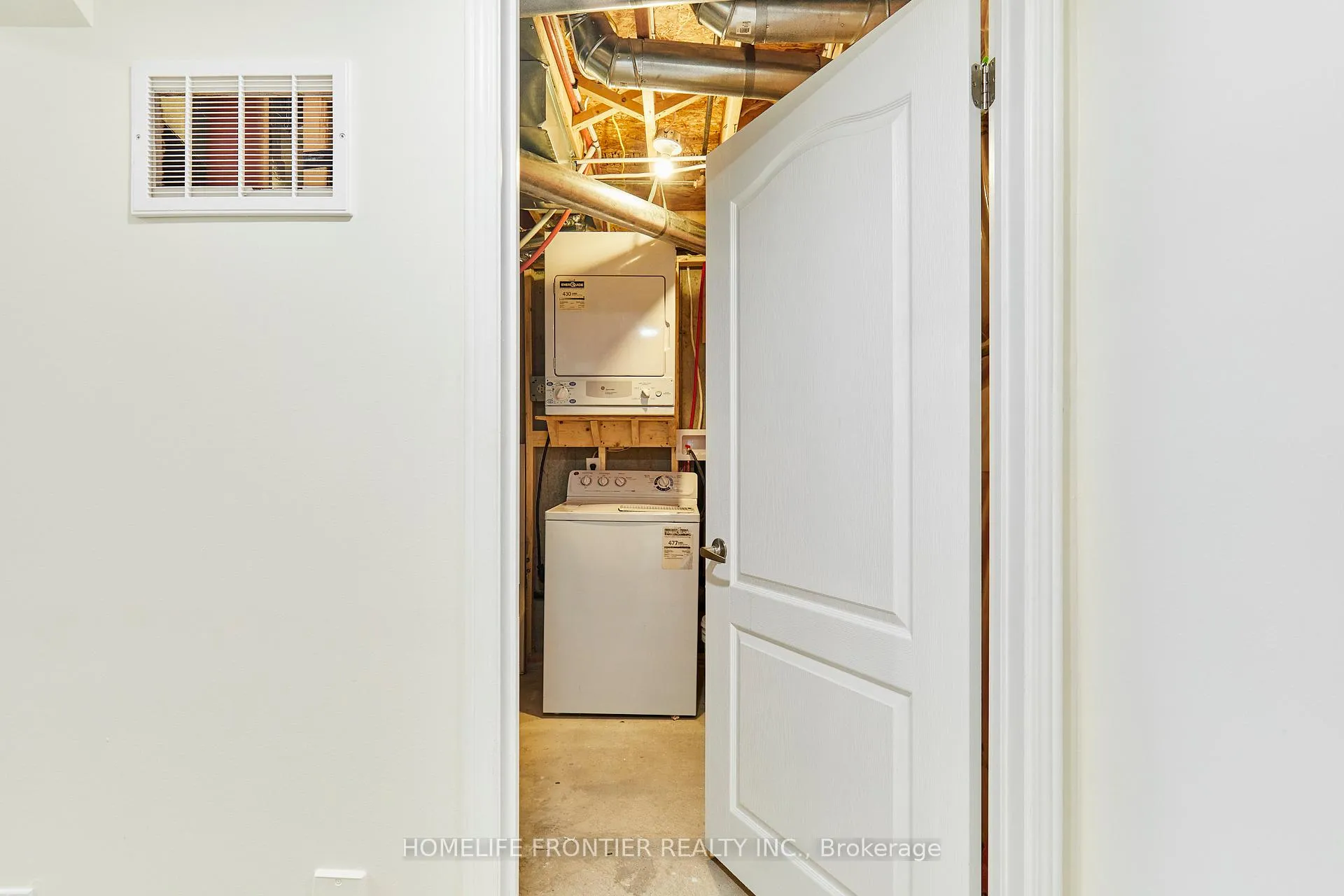 Photo 23 of 42 Lander Crescent, Clarington, Bowmanville — HOMEH