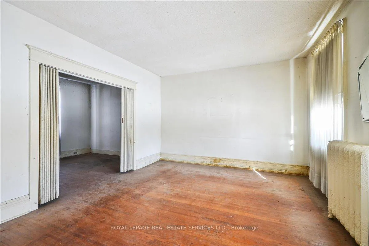 Photo 9 of 8 Arnold Avenue, Toronto, Rockcliffe-Smythe — HOMEH