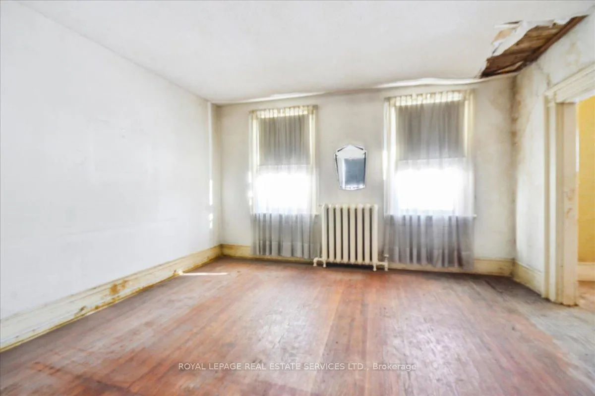 Photo 10 of 8 Arnold Avenue, Toronto, Rockcliffe-Smythe — HOMEH