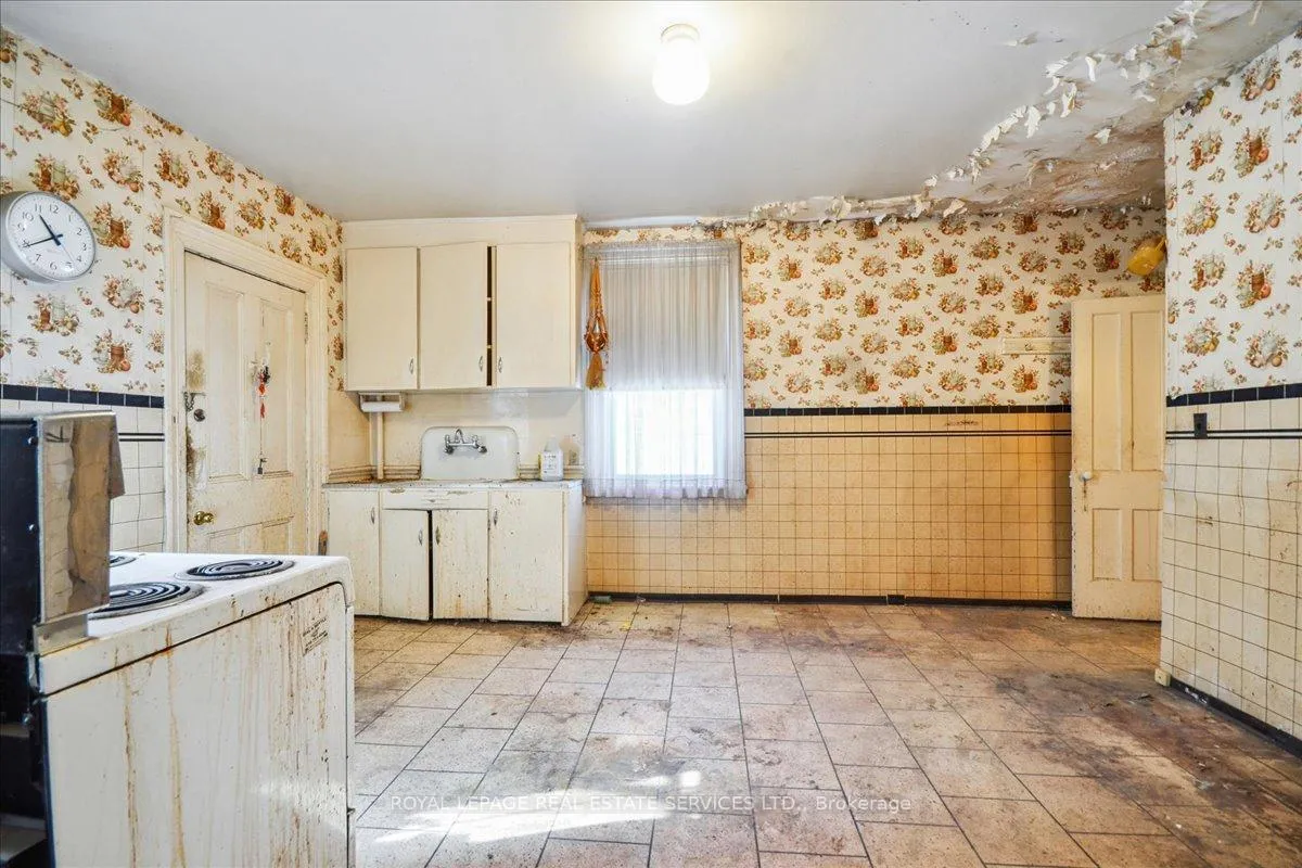 Photo 16 of 8 Arnold Avenue, Toronto, Rockcliffe-Smythe — HOMEH
