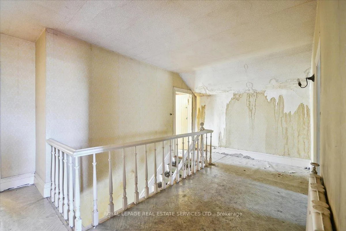 Photo 18 of 8 Arnold Avenue, Toronto, Rockcliffe-Smythe — HOMEH
