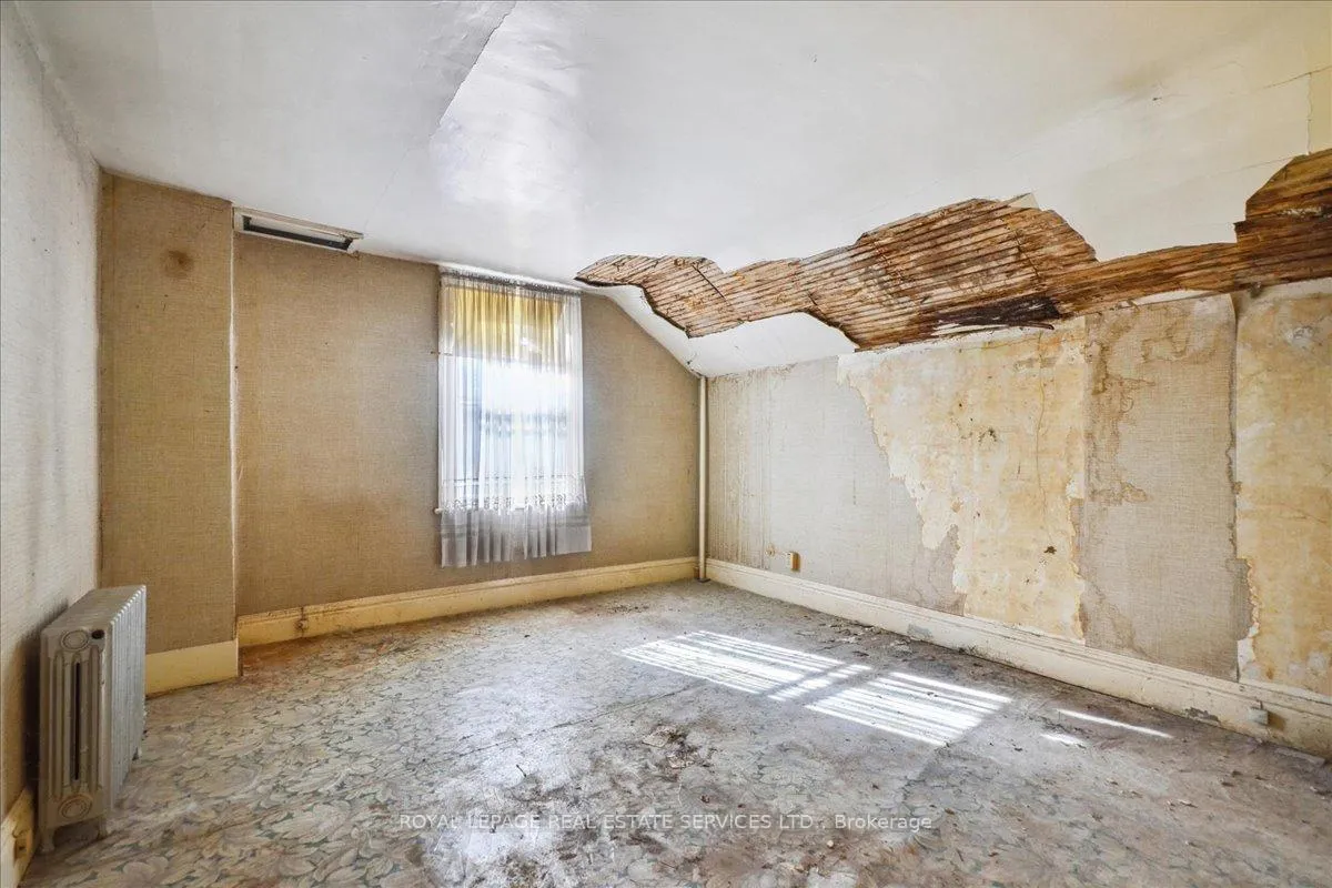 Photo 20 of 8 Arnold Avenue, Toronto, Rockcliffe-Smythe — HOMEH