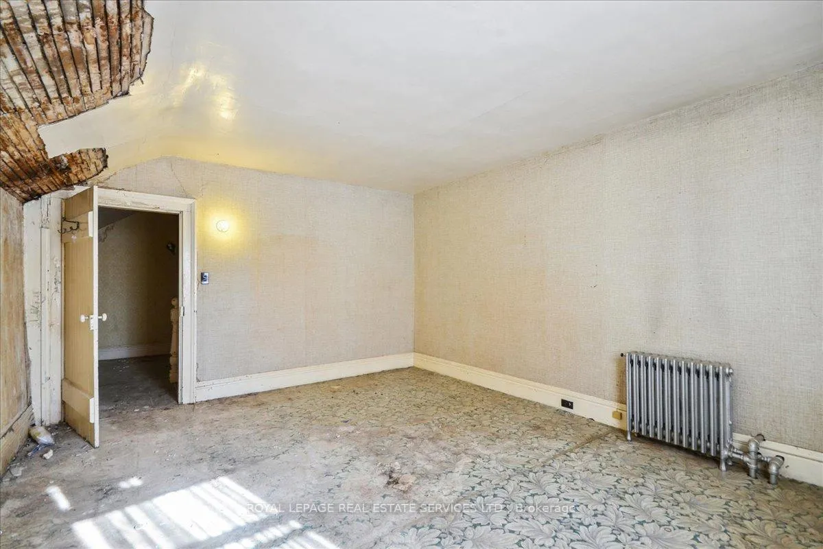 Photo 21 of 8 Arnold Avenue, Toronto, Rockcliffe-Smythe — HOMEH