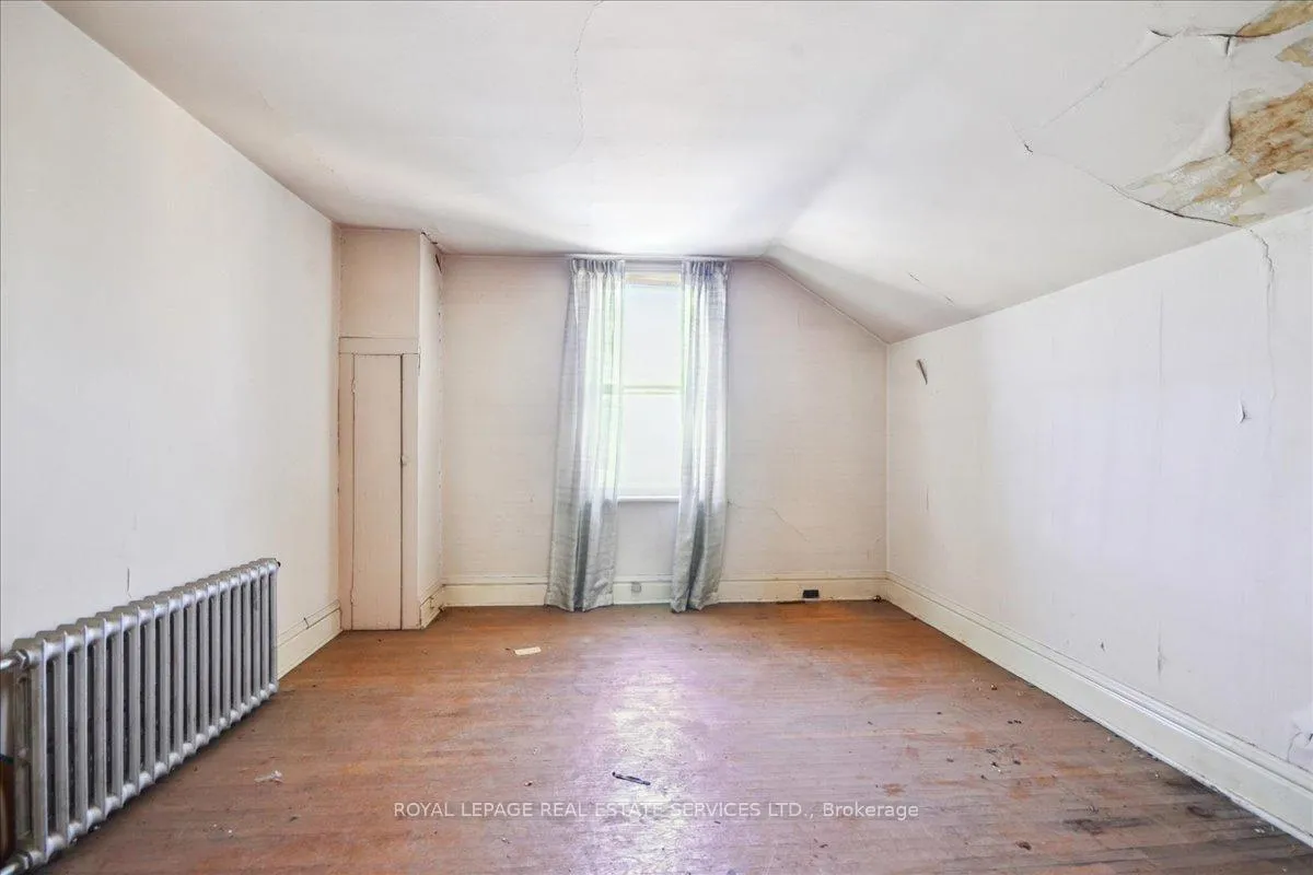 Photo 22 of 8 Arnold Avenue, Toronto, Rockcliffe-Smythe — HOMEH