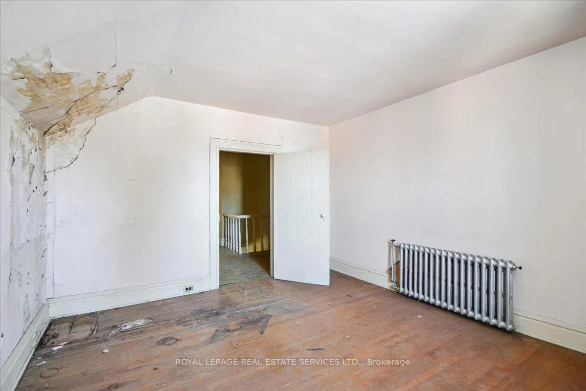 Photo 24 of 8 Arnold Avenue, Toronto, Rockcliffe-Smythe — HOMEH