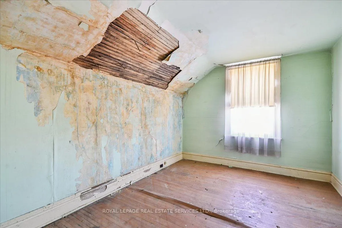 Photo 25 of 8 Arnold Avenue, Toronto, Rockcliffe-Smythe — HOMEH