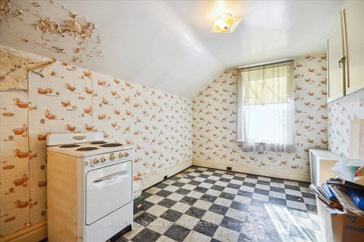Photo 27 of 8 Arnold Avenue, Toronto, Rockcliffe-Smythe — HOMEH