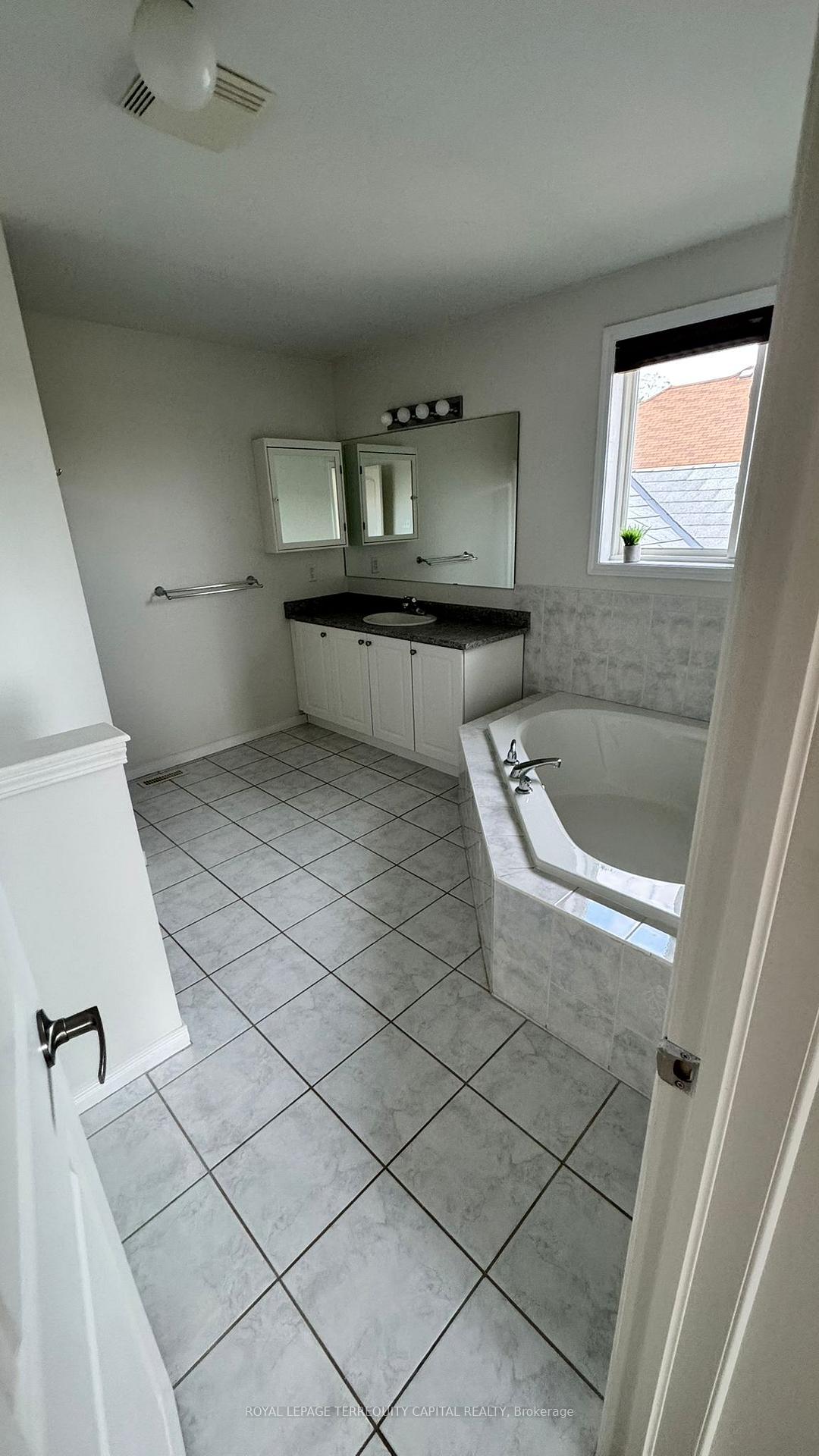 Photo 16 of Unit Main, 1225 Laurand Street, Innisfil, Alcona — HOMEH
