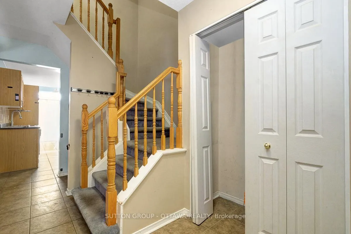 Photo 4 of 2002 Scully Way, Ottawa, Fallingbrook/Gardenway South — HOMEH