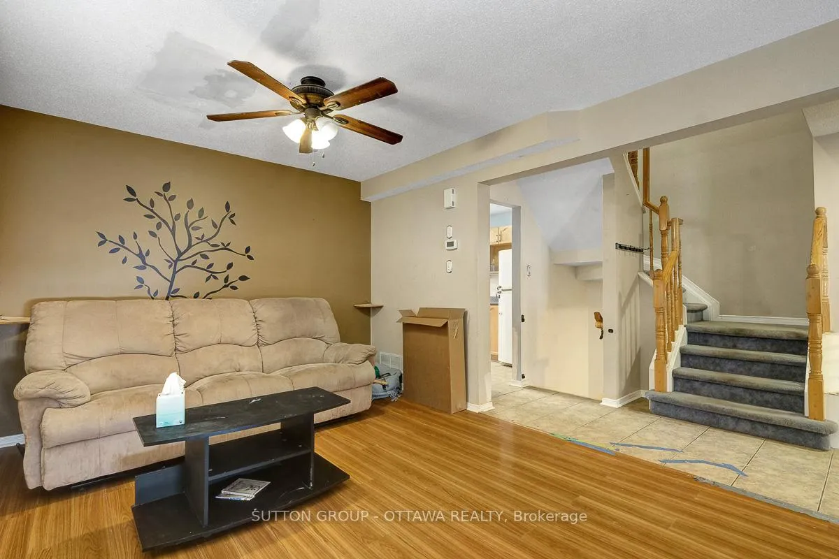 Photo 8 of 2002 Scully Way, Ottawa, Fallingbrook/Gardenway South — HOMEH