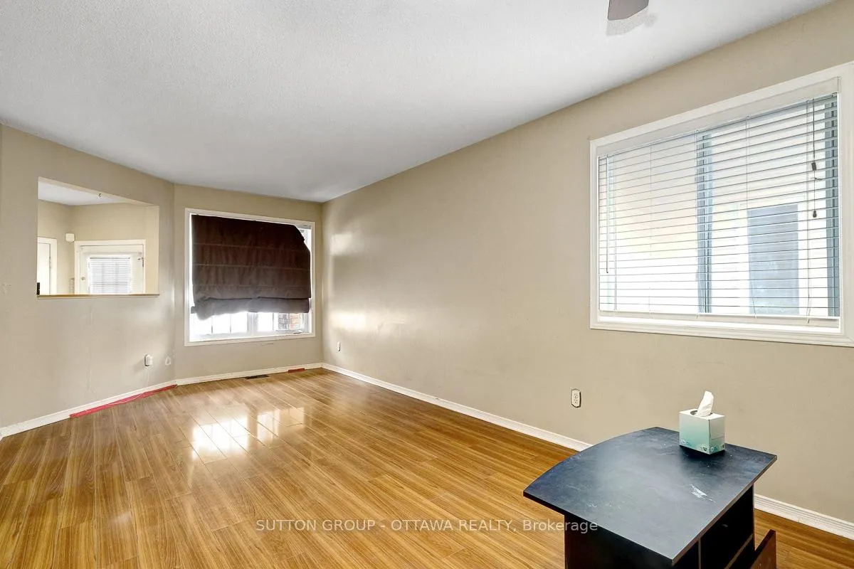 Photo 9 of 2002 Scully Way, Ottawa, Fallingbrook/Gardenway South — HOMEH