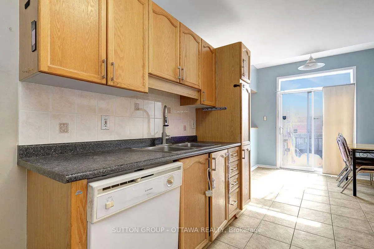 Photo 11 of 2002 Scully Way, Ottawa, Fallingbrook/Gardenway South — HOMEH