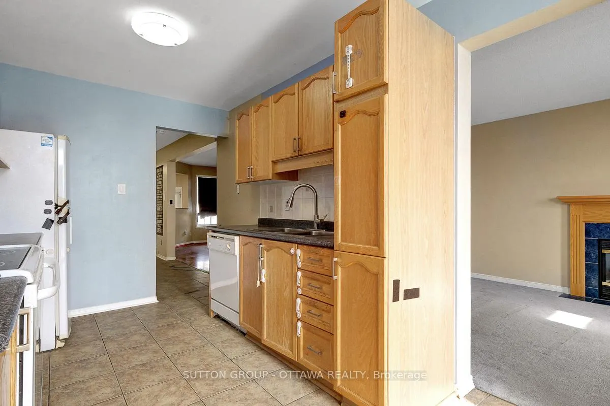 Photo 13 of 2002 Scully Way, Ottawa, Fallingbrook/Gardenway South — HOMEH
