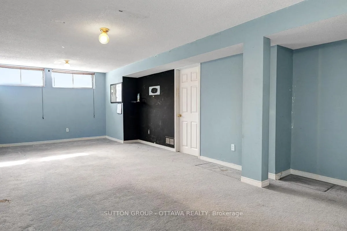 Photo 29 of 2002 Scully Way, Ottawa, Fallingbrook/Gardenway South — HOMEH