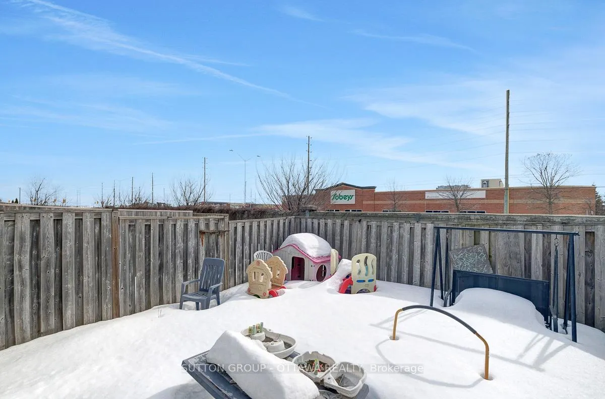 Photo 31 of 2002 Scully Way, Ottawa, Fallingbrook/Gardenway South — HOMEH