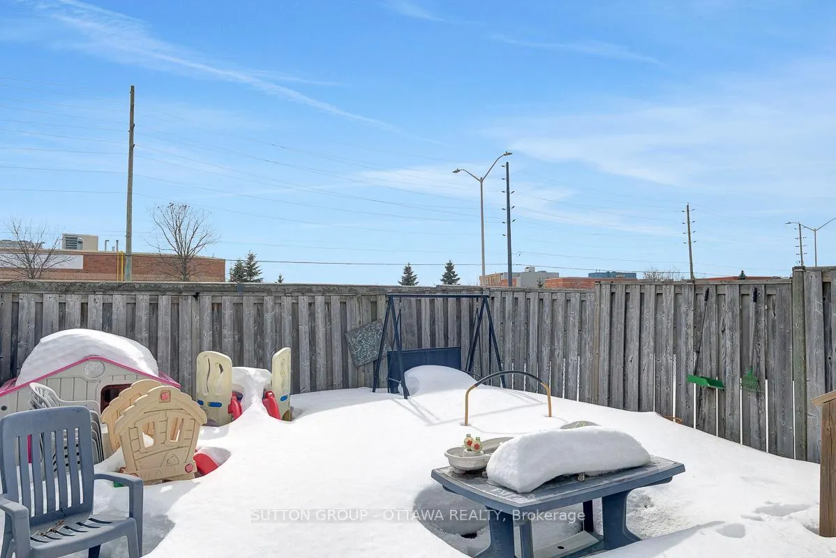 Photo 32 of 2002 Scully Way, Ottawa, Fallingbrook/Gardenway South — HOMEH