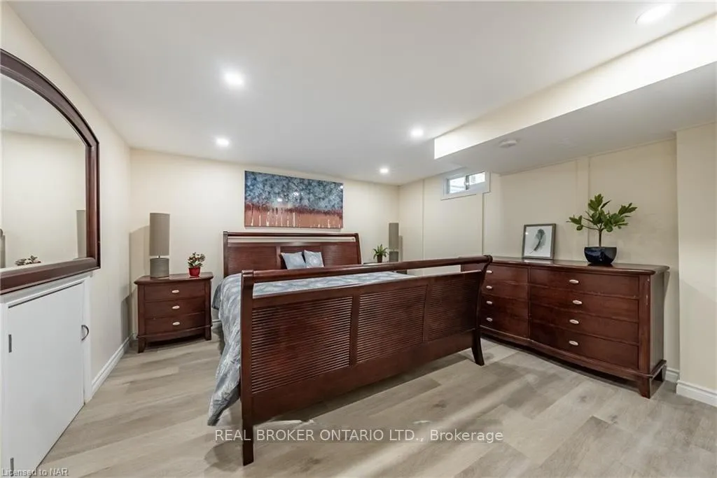 Photo 2 of Unit Lower, 9 The Pinery, St. Catharines, Vine/Linwell — HOMEH