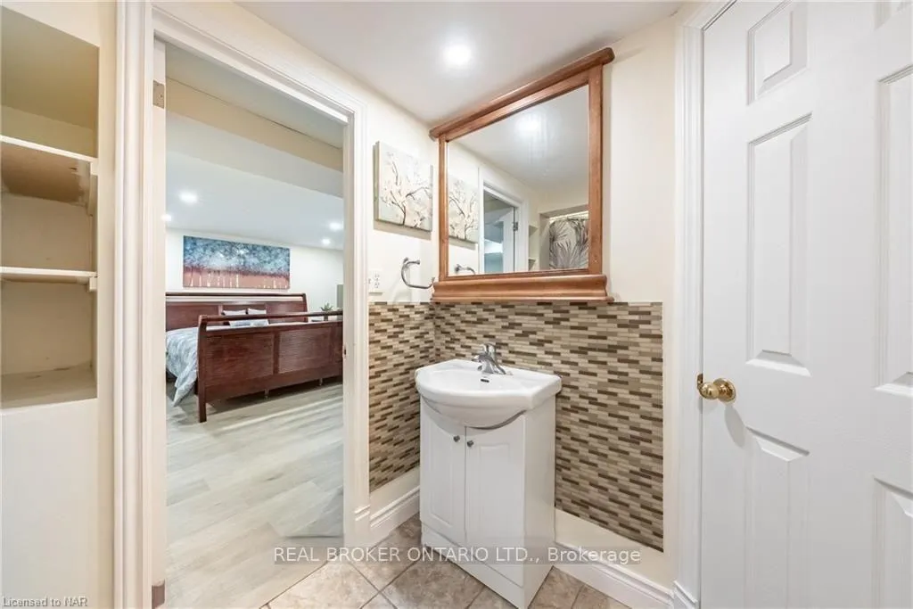 Photo 5 of Unit Lower, 9 The Pinery, St. Catharines, Vine/Linwell — HOMEH