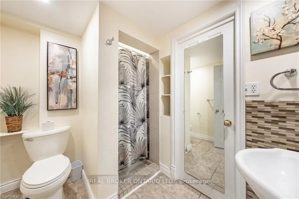 Photo 6 of Unit Lower, 9 The Pinery, St. Catharines, Vine/Linwell — HOMEH