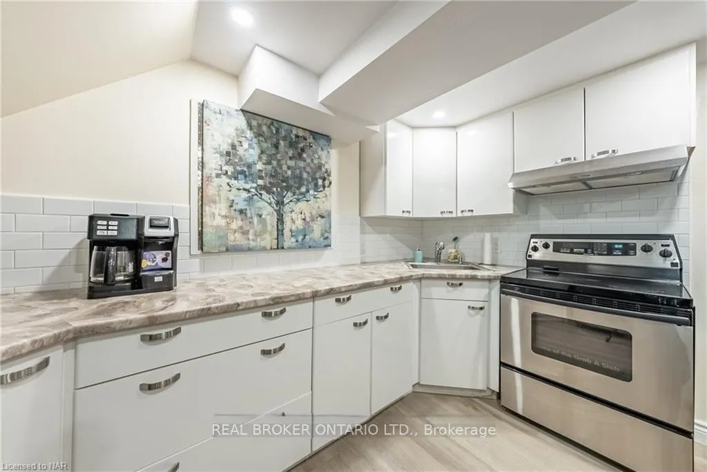 Photo 7 of Unit Lower, 9 The Pinery, St. Catharines, Vine/Linwell — HOMEH