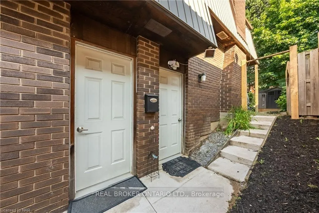 Photo 9 of Unit Lower, 9 The Pinery, St. Catharines, Vine/Linwell — HOMEH