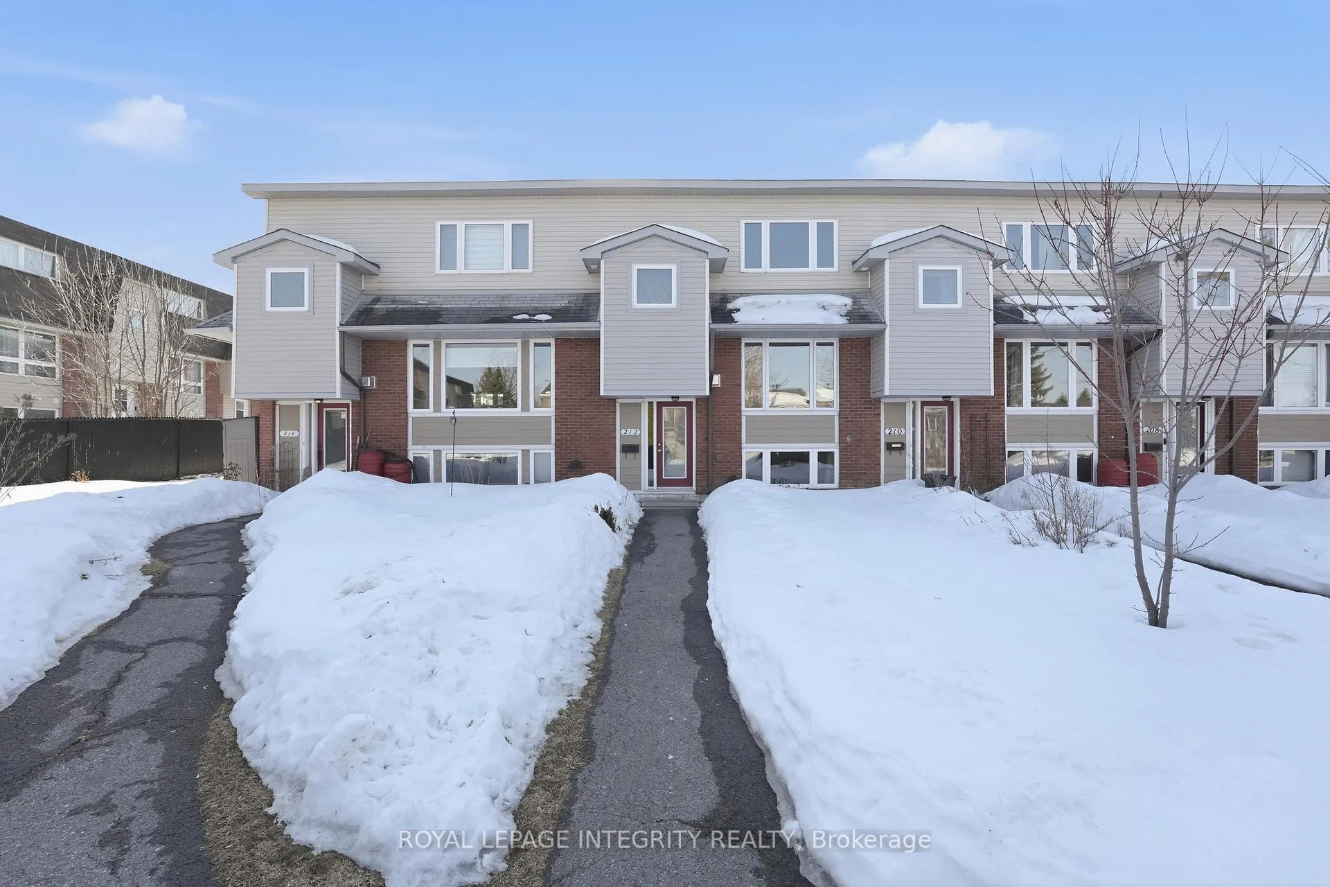 Photo 2 of 212 Monterey Drive, Ottawa, Leslie Park — HOMEH