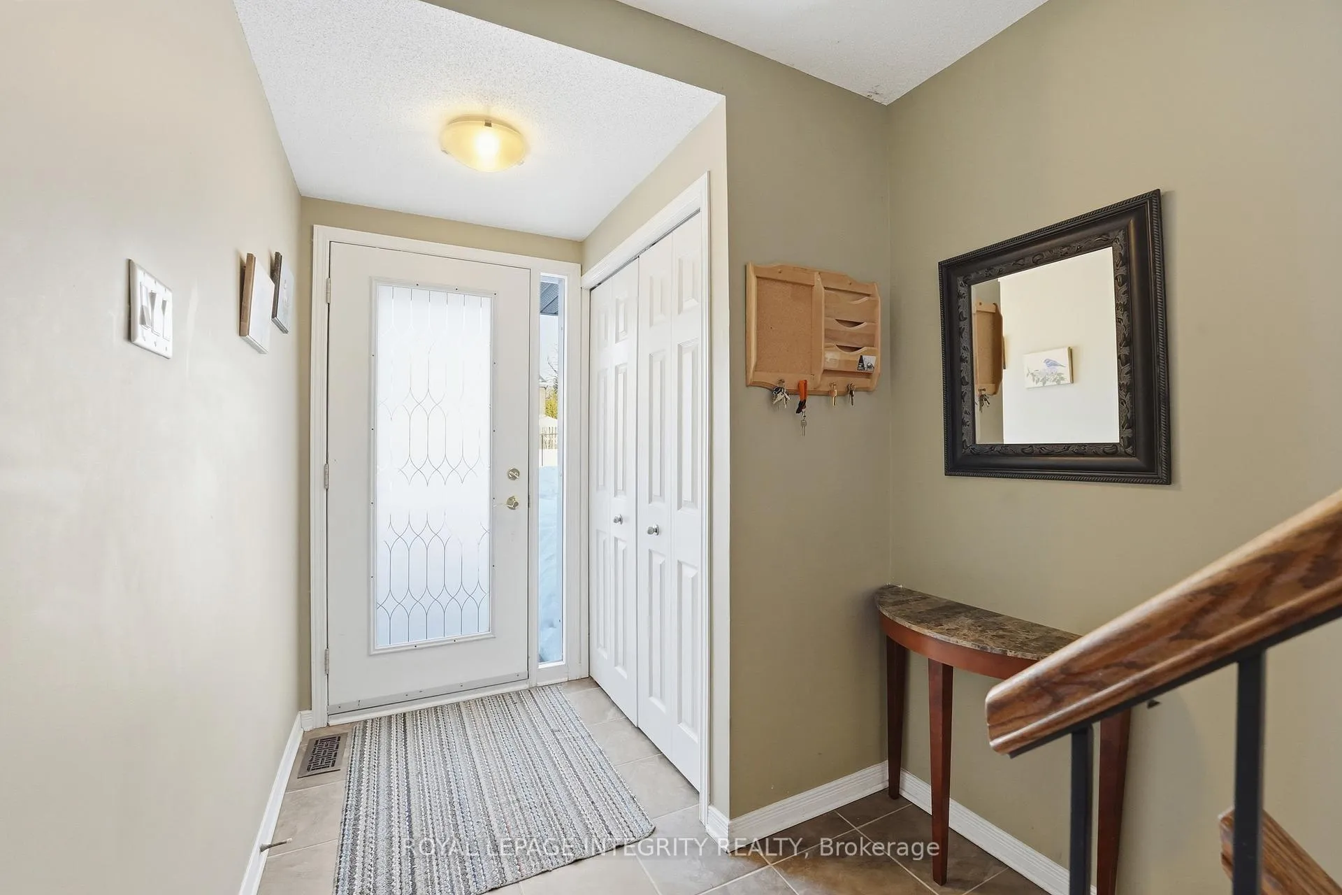 Photo 3 of 212 Monterey Drive, Ottawa, Leslie Park — HOMEH