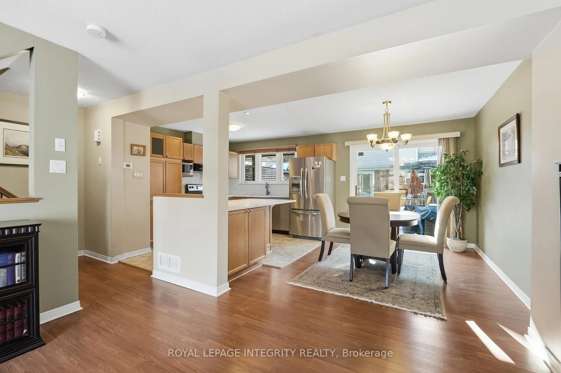 Photo 4 of 212 Monterey Drive, Ottawa, Leslie Park — HOMEH