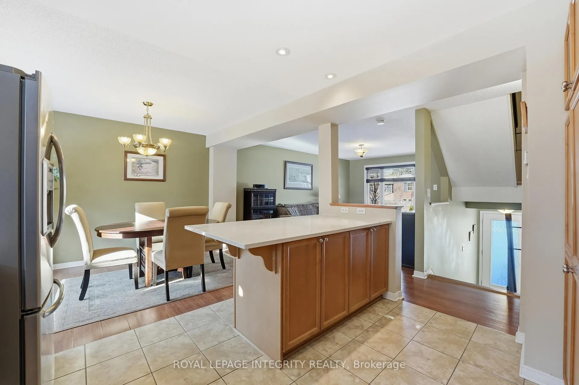 Photo 5 of 212 Monterey Drive, Ottawa, Leslie Park — HOMEH