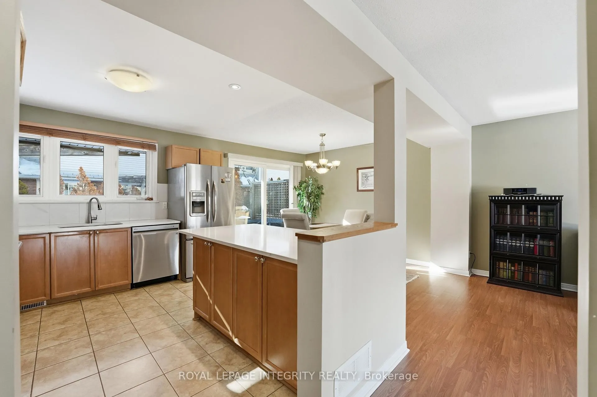 Photo 6 of 212 Monterey Drive, Ottawa, Leslie Park — HOMEH