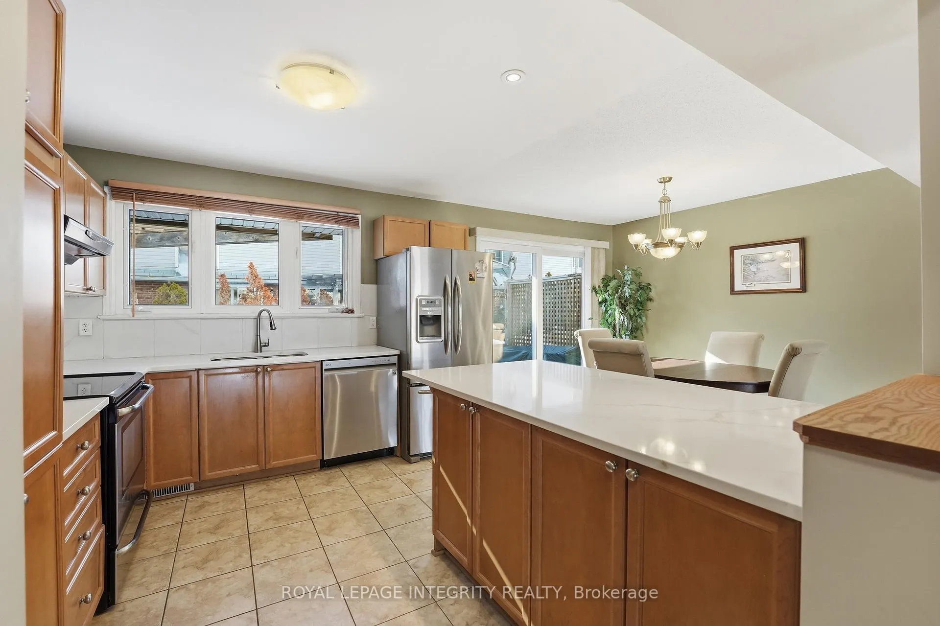 Photo 7 of 212 Monterey Drive, Ottawa, Leslie Park — HOMEH