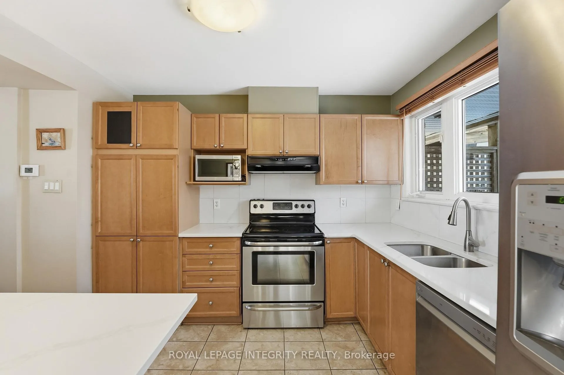 Photo 8 of 212 Monterey Drive, Ottawa, Leslie Park — HOMEH